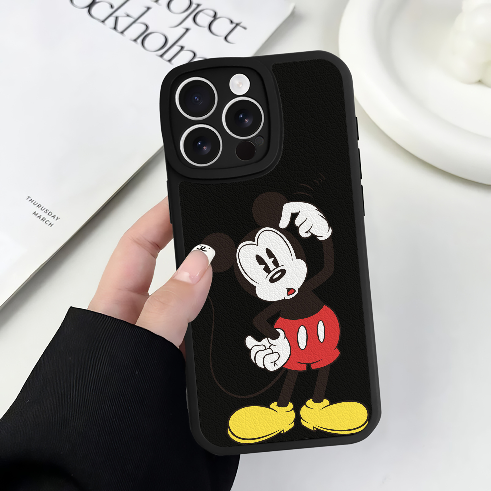 （画像用） ミッキーマウス Mickey Mouse 【iPhone 16シリーズ対応】シリコンスマホケース（レザー調） 材質：シリコン